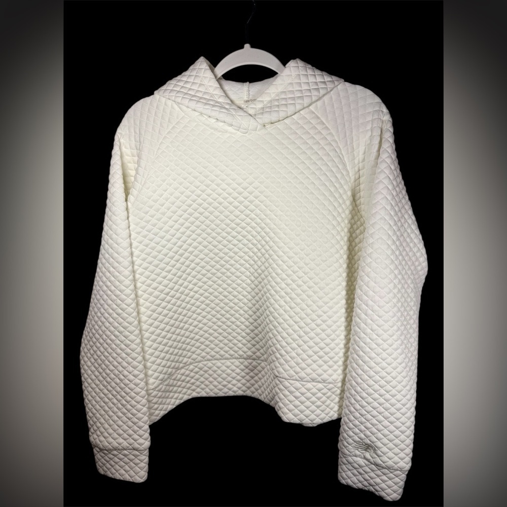 New Balance White Quilted Pattern Women’s Logo Hoodie pullover Size Large
